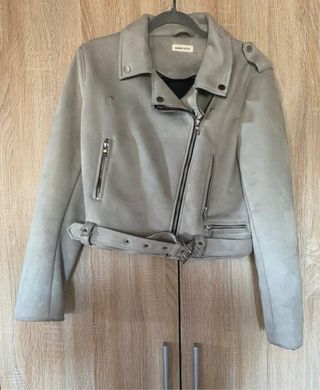 Chaqueta motera gris Cache Cache