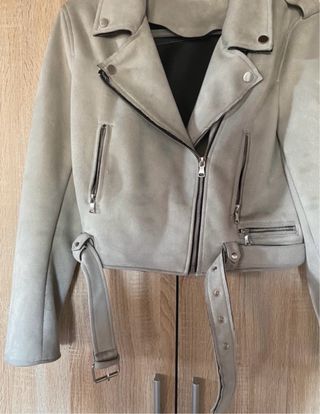 Chaqueta motera gris Cache Cache