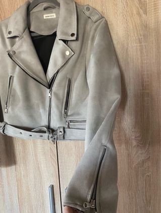Chaqueta motera gris Cache Cache