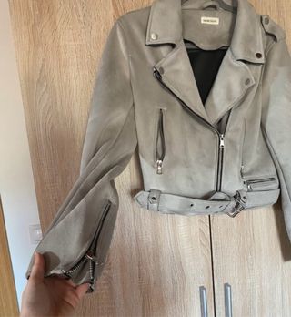 Chaqueta motera gris Cache Cache