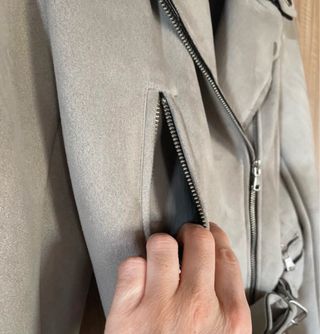 Chaqueta motera gris Cache Cache