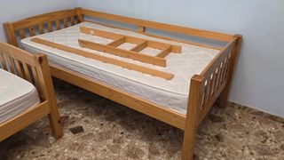 Litera de madera, en perfecto estado.