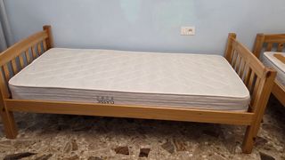 Litera de madera, en perfecto estado.