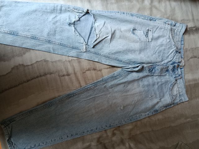 Vaqueros Pull&Bear desgastados con rotos talla 44