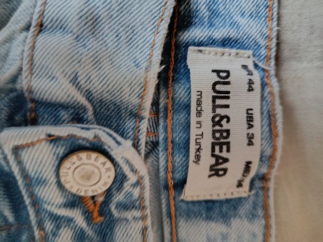 Vaqueros Pull&Bear desgastados con rotos talla 44