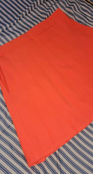 Falda plisada naranja talla M