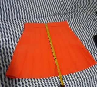 Falda plisada naranja talla M