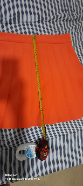 Falda plisada naranja talla M