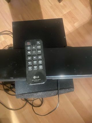 Barra de sonido LG con subwoofer 300 W