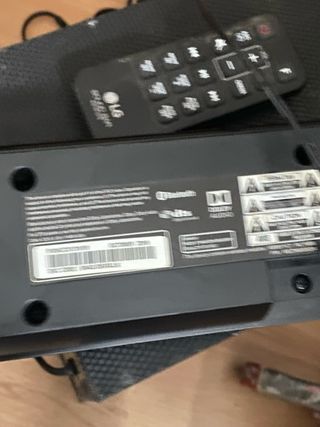 Barra de sonido LG con subwoofer 300 W