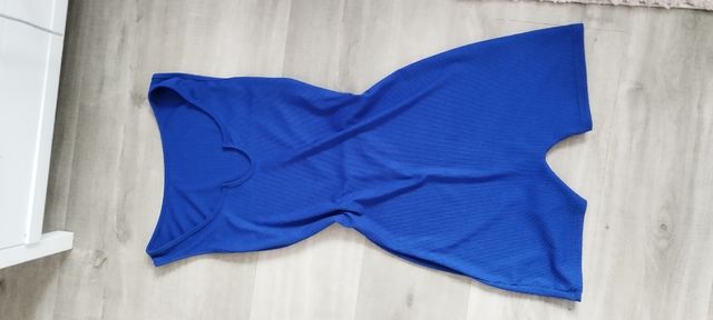 Mono azul eléctrico