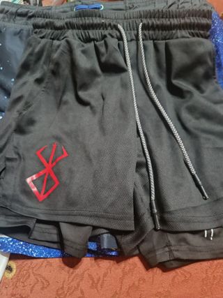 Bañadores cortos rojos y negros