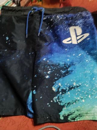 Bañadores cortos rojos y negros