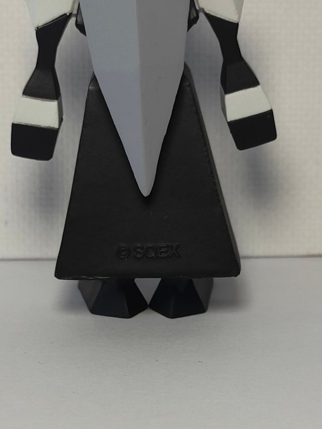 Figura poligonale di Sephiroth tratta da Final Fantasy VII