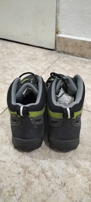 Botas de montaña hombre Quechua negras y verdes