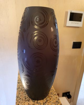 Vaso Decorativo Nero con Motivi Floreali