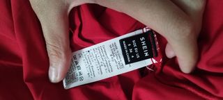 Mono corto rojo con cinturón