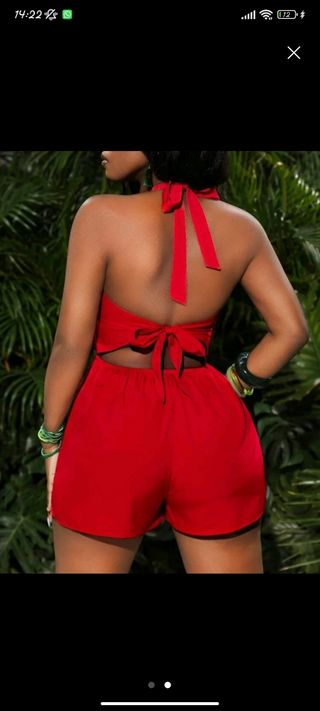 Mono corto rojo con cinturón