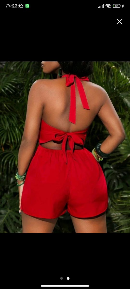 Mono corto rojo con cinturón