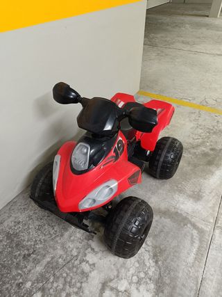 Carro elétrico infantil  Moto 4, marca FEBER
