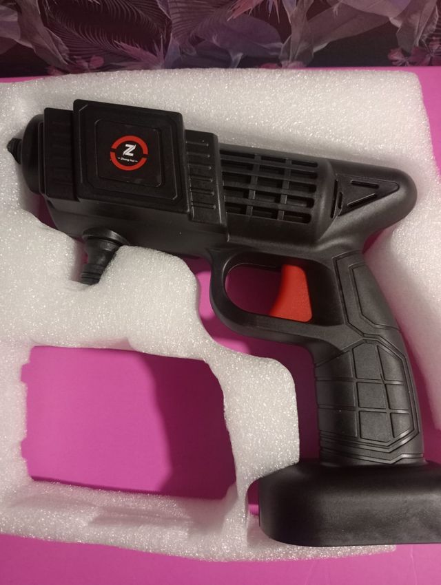 Lanza agua a presión