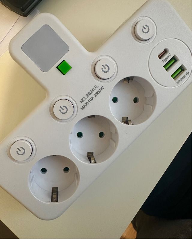 Regleta Enchufe Múltiple con USB y Tipo-C