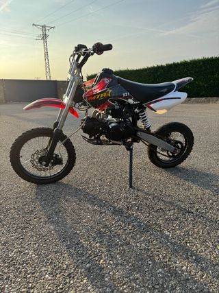 Moto Malcor XZ1 Negra y Roja