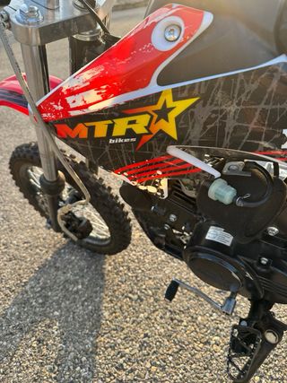 Moto Malcor XZ1 Negra y Roja