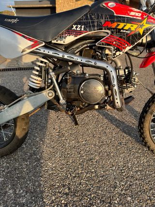 Moto Malcor XZ1 Negra y Roja