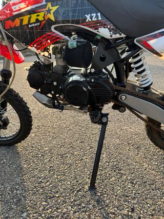 Moto Malcor XZ1 Negra y Roja