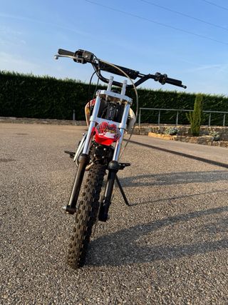 Moto Malcor XZ1 Negra y Roja