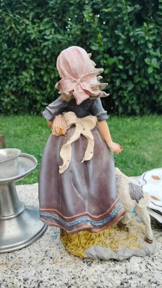 Statuetta antica pastorella con agnello ceramica