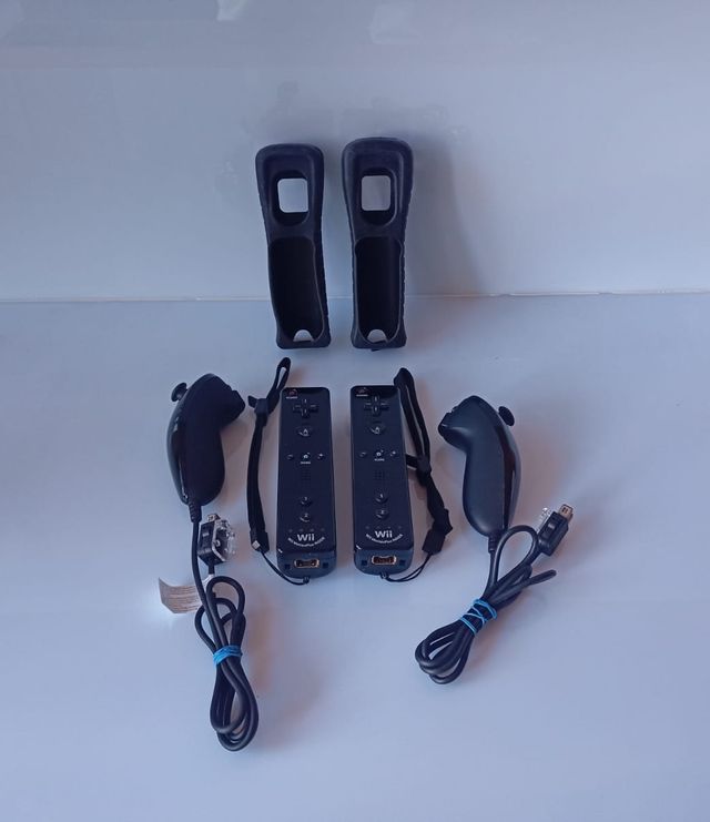 2x Wii Remote Neri con Motion Plus Integrato