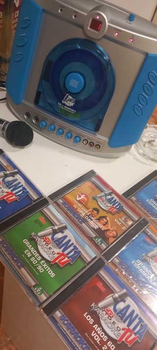 Karaoke Canta TV con 6 CDs y micrófono