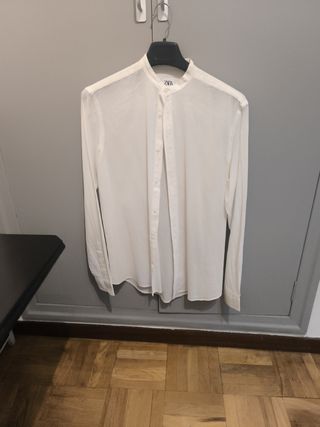 Camisa Zara blanca crudo chico