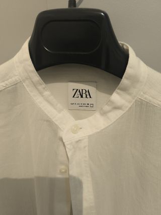 Camisa Zara blanca crudo chico