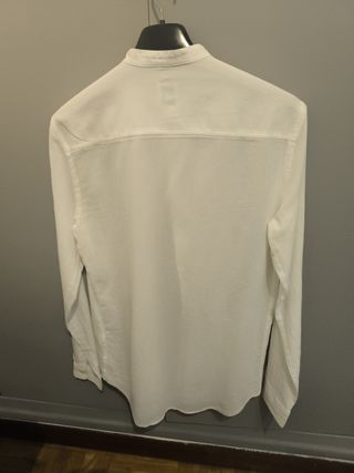 Camisa Zara blanca crudo chico