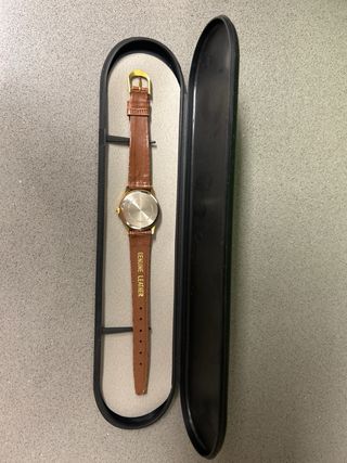 Reloj de pulsera clásico