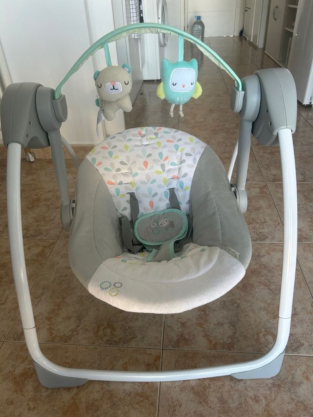 Cadeira de balanço eléctrica para bebé com brinquedos