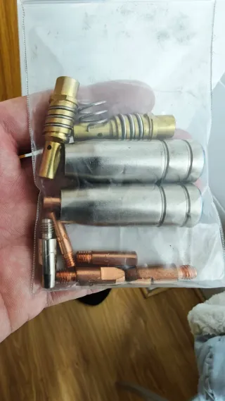 Soldadora HITBOX 200Amp Multifunción