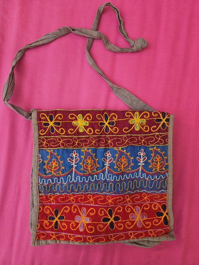 Bolso de Hombro Bordado