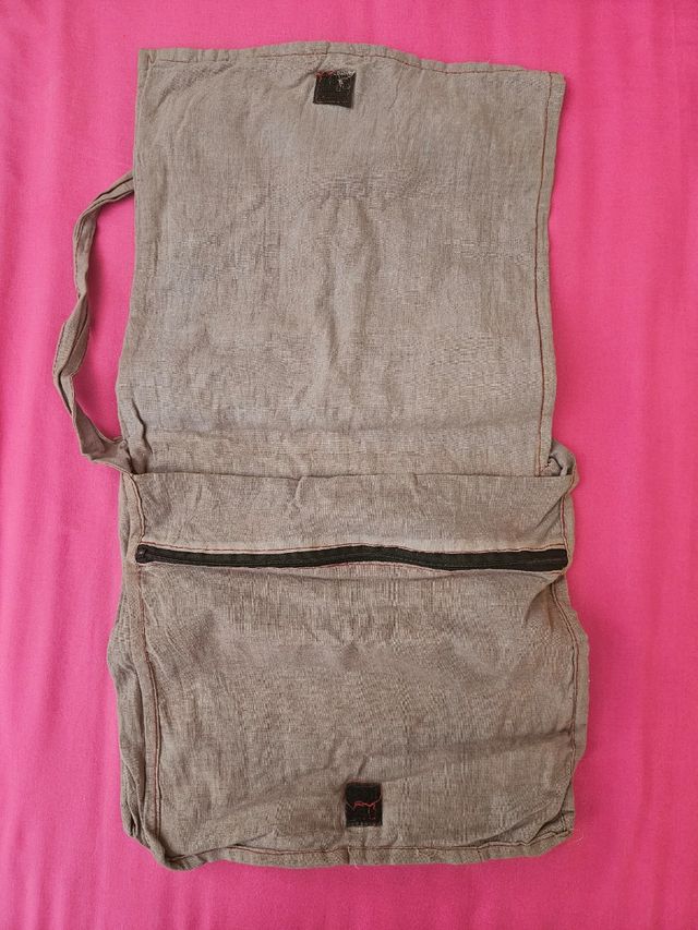 Bolso de Hombro Bordado