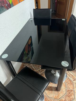 Mesa cristal negra con 4 sillas