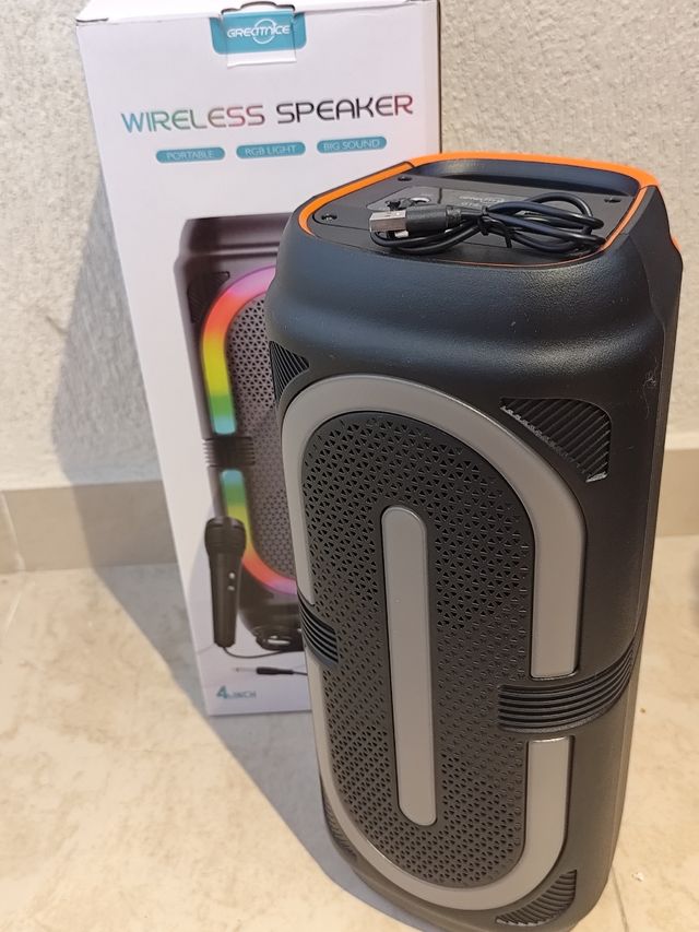 Altavoz Bluetooth, modo radio y luces RGB (30CM)