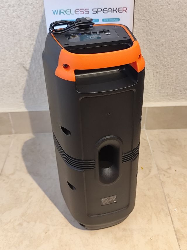 Altavoz Bluetooth, modo radio y luces RGB (30CM)