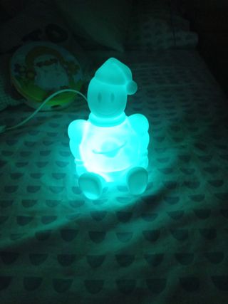 Lámpara infantil blanca con luz multicolor