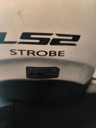 Casco de moto LS2 blanco con rayas