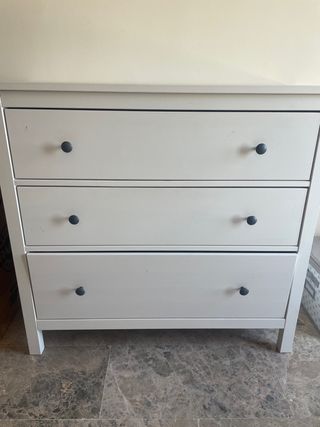 Cómoda blanca de madera Ikea