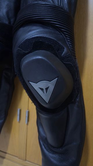 Mono Dainese 2 Piezas Cuero Negro talla 52