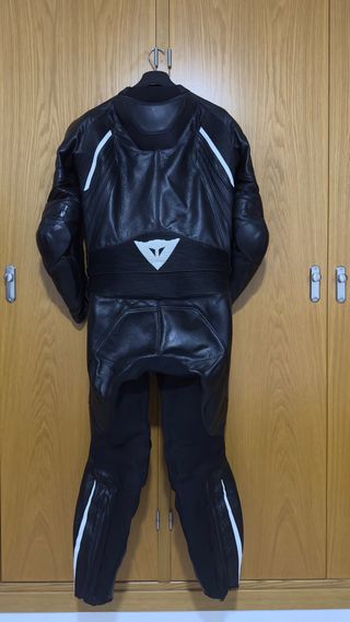 Mono Dainese 2 Piezas Cuero Negro talla 52
